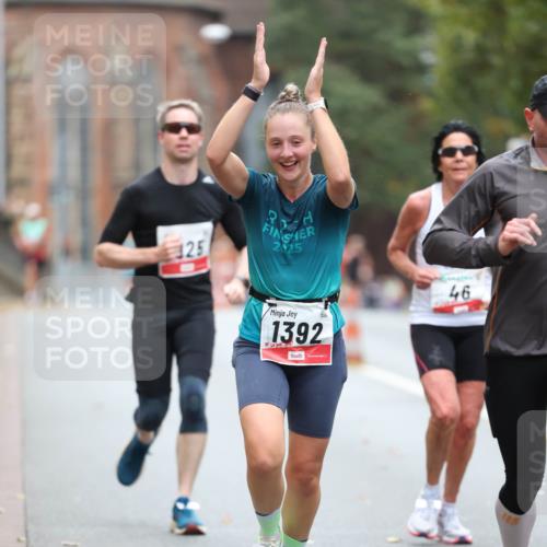05.10.2025 - 20. swb-Marathon Bremen Michael Strokosch http://msf.ph/oto/9213495 05.10.2025 12:27:23 Laufen 325, 225, 1392, 46 meine-sportfotos.de