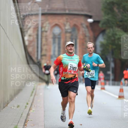 05.10.2025 - 20. swb-Marathon Bremen Michael Strokosch http://msf.ph/oto/9213518 05.10.2025 12:27:41 Laufen 20, 2169, 5423 meine-sportfotos.de