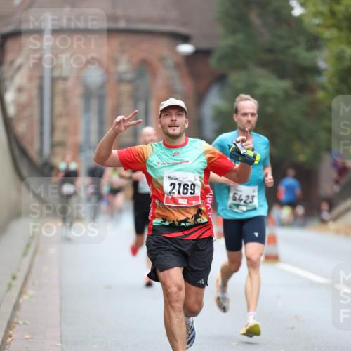 05.10.2025 - 20. swb-Marathon Bremen Michael Strokosch http://msf.ph/oto/9213529 05.10.2025 12:27:42 Laufen 7, 00950, 2169, 5423 meine-sportfotos.de