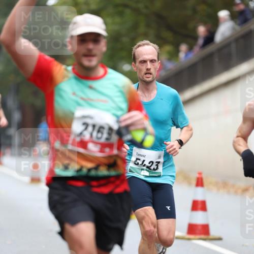 05.10.2025 - 20. swb-Marathon Bremen Michael Strokosch http://msf.ph/oto/9213540 05.10.2025 12:27:44 Laufen 2169, 54, 23 meine-sportfotos.de