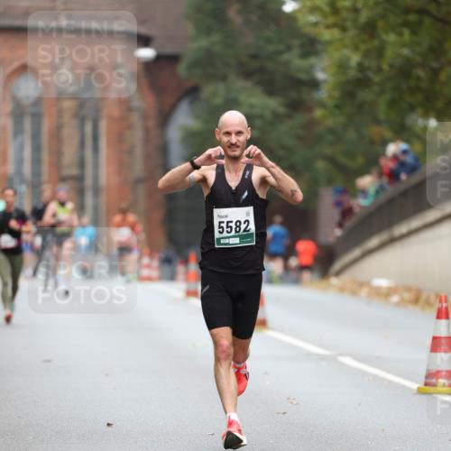 05.10.2025 - 20. swb-Marathon Bremen Michael Strokosch http://msf.ph/oto/9213545 05.10.2025 12:27:45 Laufen 5582 meine-sportfotos.de