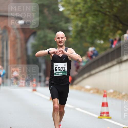 05.10.2025 - 20. swb-Marathon Bremen Michael Strokosch http://msf.ph/oto/9213549 05.10.2025 12:27:45 Laufen 5582 meine-sportfotos.de