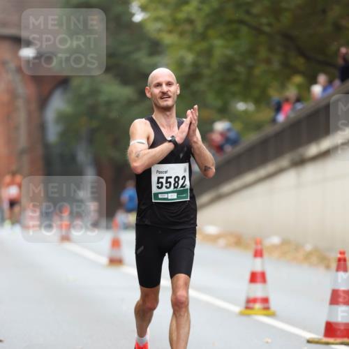 05.10.2025 - 20. swb-Marathon Bremen Michael Strokosch http://msf.ph/oto/9213550 05.10.2025 12:27:45 Laufen 5582 meine-sportfotos.de