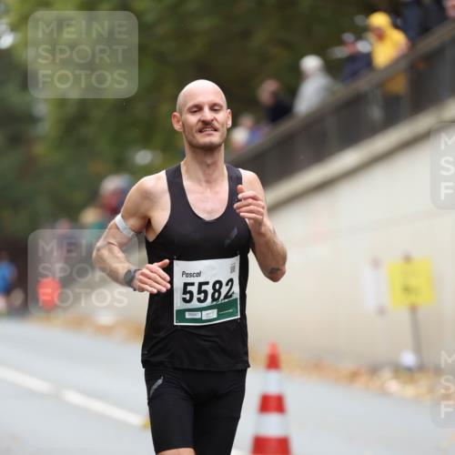 05.10.2025 - 20. swb-Marathon Bremen Michael Strokosch http://msf.ph/oto/9213558 05.10.2025 12:27:46 Laufen 5582, 05047 meine-sportfotos.de