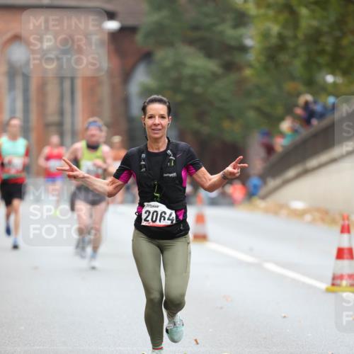 05.10.2025 - 20. swb-Marathon Bremen Michael Strokosch http://msf.ph/oto/9213563 05.10.2025 12:27:52 Laufen 2064 meine-sportfotos.de