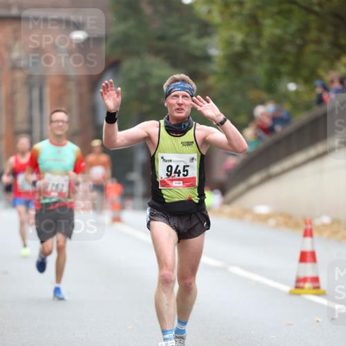 05.10.2025 - 20. swb-Marathon Bremen Michael Strokosch http://msf.ph/oto/9213584 05.10.2025 12:27:56 Laufen 7, 945 meine-sportfotos.de