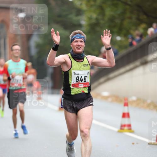 05.10.2025 - 20. swb-Marathon Bremen Michael Strokosch http://msf.ph/oto/9213588 05.10.2025 12:27:57 Laufen 945 meine-sportfotos.de