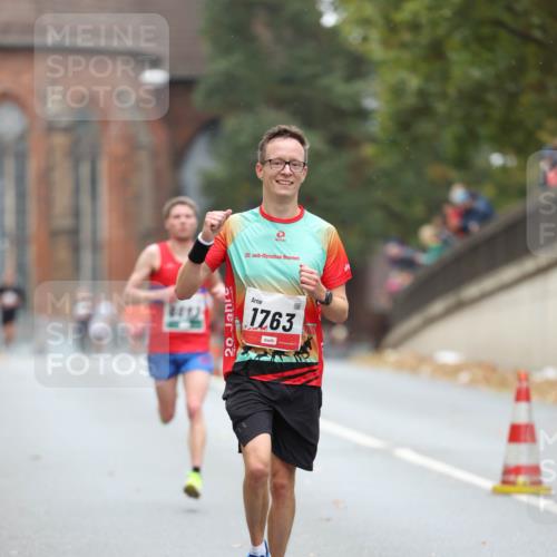 05.10.2025 - 20. swb-Marathon Bremen Michael Strokosch http://msf.ph/oto/9213600 05.10.2025 12:27:59 Laufen 7, 8112, 20, 20, 1763 meine-sportfotos.de