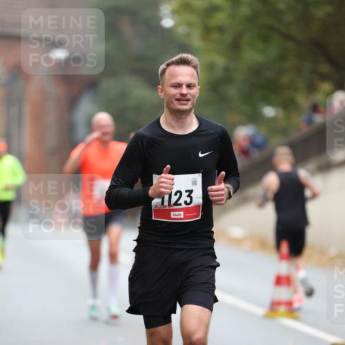 05.10.2025 - 20. swb-Marathon Bremen Michael Strokosch http://msf.ph/oto/9213655 05.10.2025 12:28:26 Laufen 123 meine-sportfotos.de