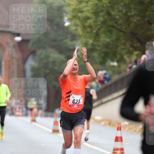 05.10.2025 - 20. swb-Marathon Bremen Michael Strokosch http://msf.ph/oto/9213656 05.10.2025 12:28:27 Laufen 623 meine-sportfotos.de