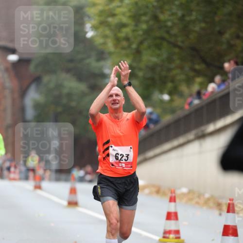 05.10.2025 - 20. swb-Marathon Bremen Michael Strokosch http://msf.ph/oto/9213658 05.10.2025 12:28:27 Laufen 623 meine-sportfotos.de