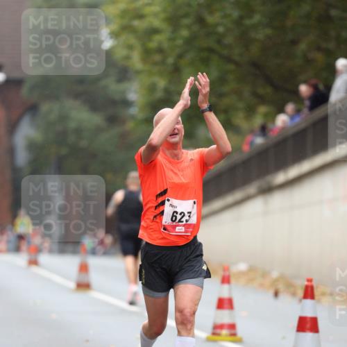 05.10.2025 - 20. swb-Marathon Bremen Michael Strokosch http://msf.ph/oto/9213660 05.10.2025 12:28:28 Laufen 623 meine-sportfotos.de