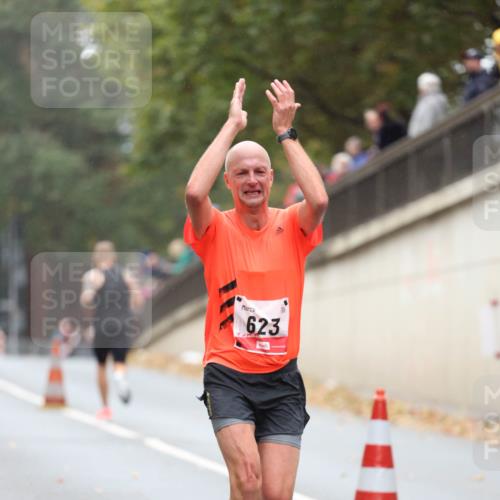 05.10.2025 - 20. swb-Marathon Bremen Michael Strokosch http://msf.ph/oto/9213663 05.10.2025 12:28:28 Laufen 623 meine-sportfotos.de