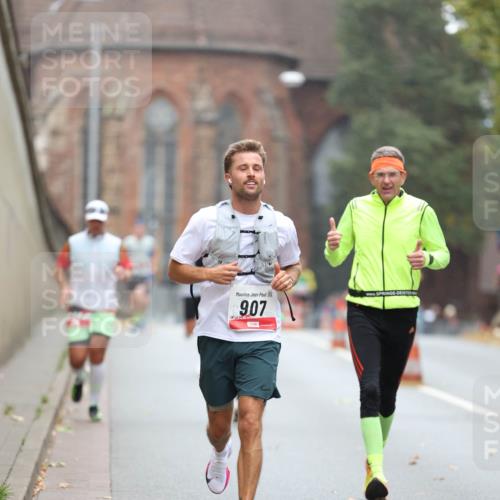 05.10.2025 - 20. swb-Marathon Bremen Michael Strokosch http://msf.ph/oto/9213668 05.10.2025 12:28:31 Laufen 907 meine-sportfotos.de