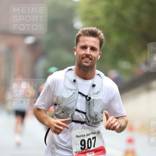 05.10.2025 - 20. swb-Marathon Bremen Michael Strokosch http://msf.ph/oto/9213679 05.10.2025 12:28:34 Laufen 907 meine-sportfotos.de