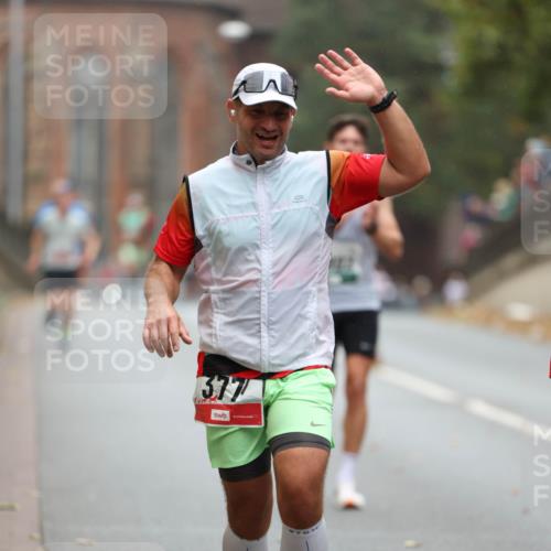 05.10.2025 - 20. swb-Marathon Bremen Michael Strokosch http://msf.ph/oto/9213686 05.10.2025 12:28:37 Laufen 377 meine-sportfotos.de