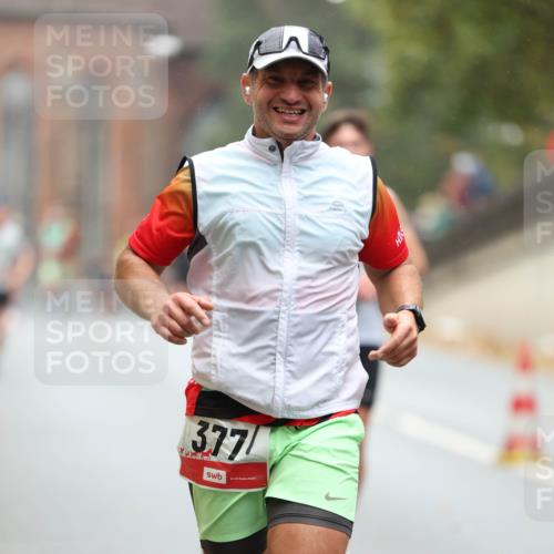 05.10.2025 - 20. swb-Marathon Bremen Michael Strokosch http://msf.ph/oto/9213691 05.10.2025 12:28:37 Laufen 377 meine-sportfotos.de