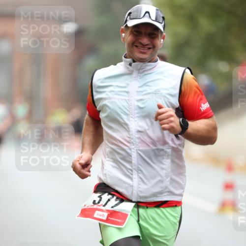 05.10.2025 - 20. swb-Marathon Bremen Michael Strokosch http://msf.ph/oto/9213693 05.10.2025 12:28:38 Laufen 377 meine-sportfotos.de