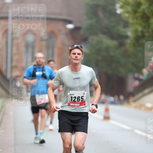 05.10.2025 - 20. swb-Marathon Bremen Michael Strokosch http://msf.ph/oto/9213699 05.10.2025 12:28:46 Laufen 1265, 01149 meine-sportfotos.de
