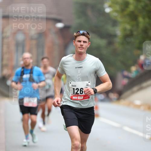 05.10.2025 - 20. swb-Marathon Bremen Michael Strokosch http://msf.ph/oto/9213703 05.10.2025 12:28:47 Laufen 126, 01149 meine-sportfotos.de