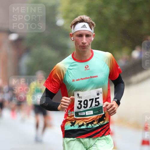 05.10.2025 - 20. swb-Marathon Bremen Michael Strokosch http://msf.ph/oto/9213728 05.10.2025 12:28:53 Laufen 20, 25, 3975, 08975 meine-sportfotos.de