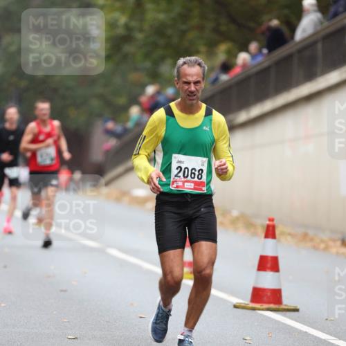 05.10.2025 - 20. swb-Marathon Bremen Michael Strokosch http://msf.ph/oto/9213730 05.10.2025 12:28:57 Laufen 2068 meine-sportfotos.de