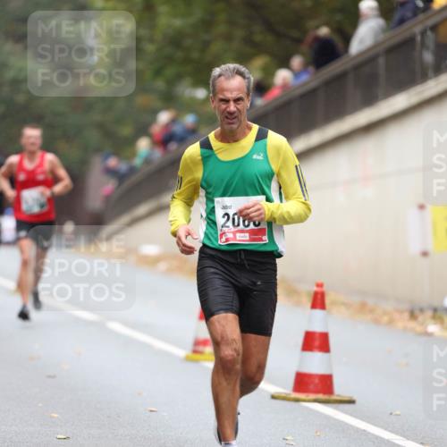 05.10.2025 - 20. swb-Marathon Bremen Michael Strokosch http://msf.ph/oto/9213731 05.10.2025 12:28:58 Laufen 2000, 2 meine-sportfotos.de