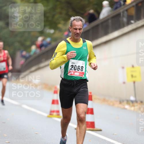 05.10.2025 - 20. swb-Marathon Bremen Michael Strokosch http://msf.ph/oto/9213732 05.10.2025 12:28:58 Laufen 2068 meine-sportfotos.de