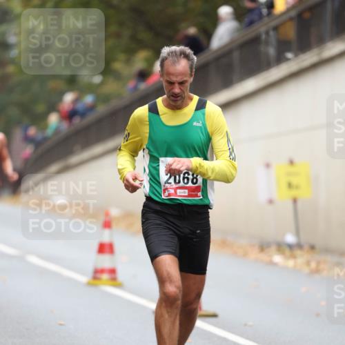 05.10.2025 - 20. swb-Marathon Bremen Michael Strokosch http://msf.ph/oto/9213733 05.10.2025 12:28:58 Laufen 2068 meine-sportfotos.de