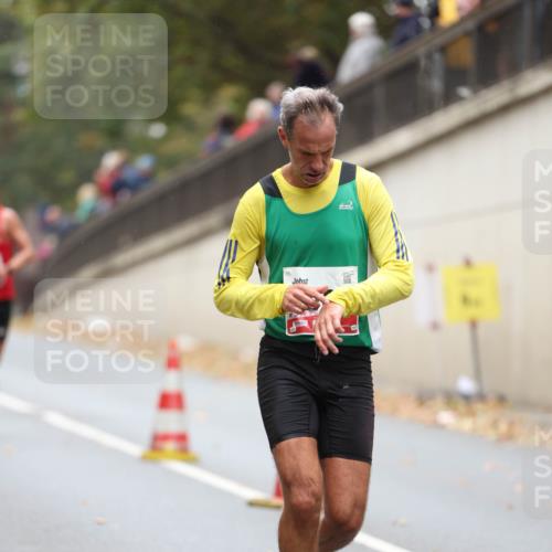 05.10.2025 - 20. swb-Marathon Bremen Michael Strokosch http://msf.ph/oto/9213734 05.10.2025 12:28:58 Laufen  meine-sportfotos.de