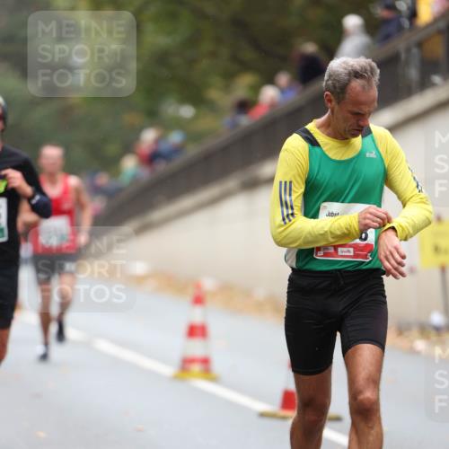 05.10.2025 - 20. swb-Marathon Bremen Michael Strokosch http://msf.ph/oto/9213735 05.10.2025 12:28:59 Laufen  meine-sportfotos.de