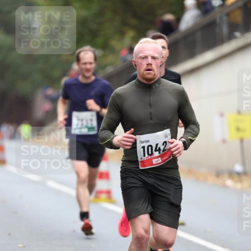 05.10.2025 - 20. swb-Marathon Bremen Michael Strokosch http://msf.ph/oto/9213745 05.10.2025 12:29:03 Laufen 77356, 1042 meine-sportfotos.de