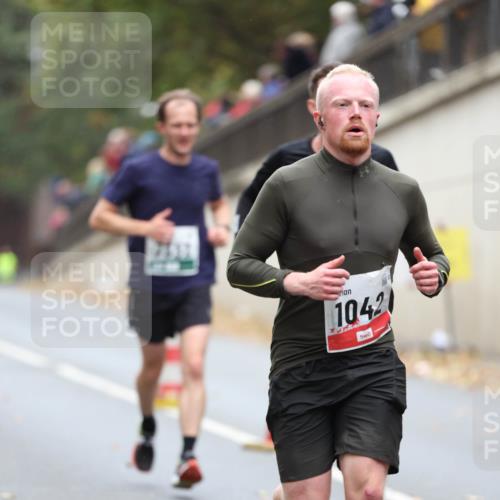 05.10.2025 - 20. swb-Marathon Bremen Michael Strokosch http://msf.ph/oto/9213746 05.10.2025 12:29:03 Laufen 7511, 1042 meine-sportfotos.de