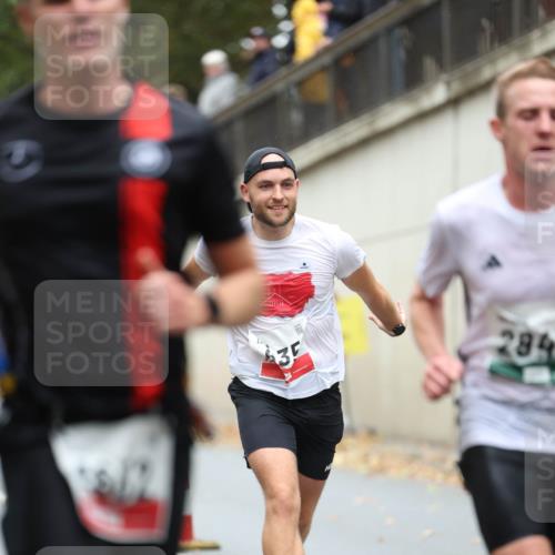 05.10.2025 - 20. swb-Marathon Bremen Michael Strokosch http://msf.ph/oto/9213757 05.10.2025 12:29:11 Laufen 35, 284 meine-sportfotos.de