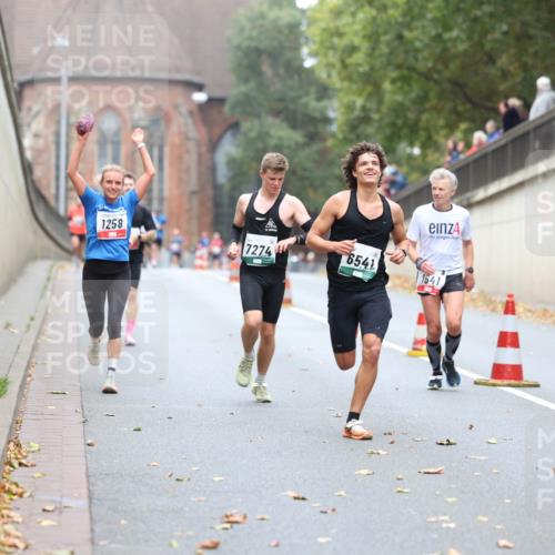 05.10.2025 - 20. swb-Marathon Bremen Michael Strokosch http://msf.ph/oto/9213760 05.10.2025 12:29:15 Laufen 1258, 7274, 6541, 1641 meine-sportfotos.de