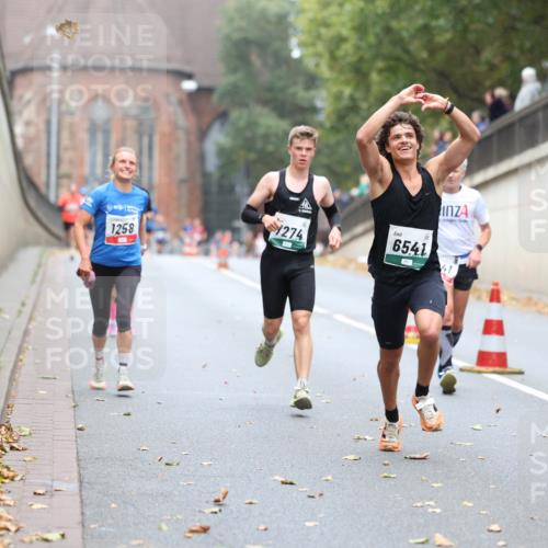 05.10.2025 - 20. swb-Marathon Bremen Michael Strokosch http://msf.ph/oto/9213762 05.10.2025 12:29:16 Laufen 1258, 1274, 6541 meine-sportfotos.de