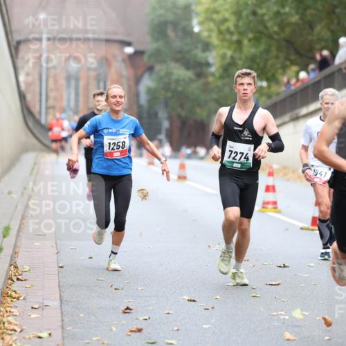 05.10.2025 - 20. swb-Marathon Bremen Michael Strokosch http://msf.ph/oto/9213764 05.10.2025 12:29:16 Laufen 1258, 7274, 1641, 6541 meine-sportfotos.de