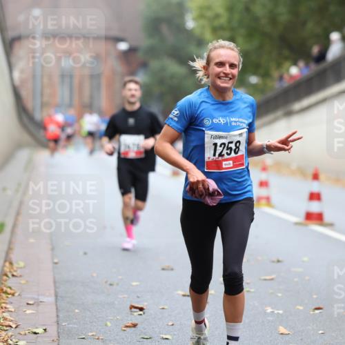05.10.2025 - 20. swb-Marathon Bremen Michael Strokosch http://msf.ph/oto/9213768 05.10.2025 12:29:18 Laufen 1258, 727 meine-sportfotos.de