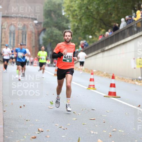 05.10.2025 - 20. swb-Marathon Bremen Michael Strokosch http://msf.ph/oto/9213775 05.10.2025 12:29:27 Laufen 4030 meine-sportfotos.de