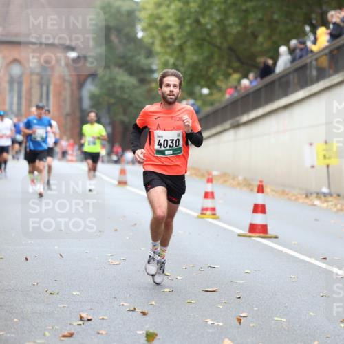 05.10.2025 - 20. swb-Marathon Bremen Michael Strokosch http://msf.ph/oto/9213776 05.10.2025 12:29:27 Laufen 4030 meine-sportfotos.de