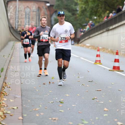 05.10.2025 - 20. swb-Marathon Bremen Michael Strokosch http://msf.ph/oto/9213791 05.10.2025 12:29:37 Laufen 1810, 642, 329 meine-sportfotos.de