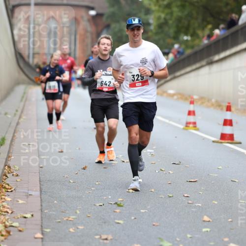 05.10.2025 - 20. swb-Marathon Bremen Michael Strokosch http://msf.ph/oto/9213794 05.10.2025 12:29:38 Laufen 642, 329 meine-sportfotos.de