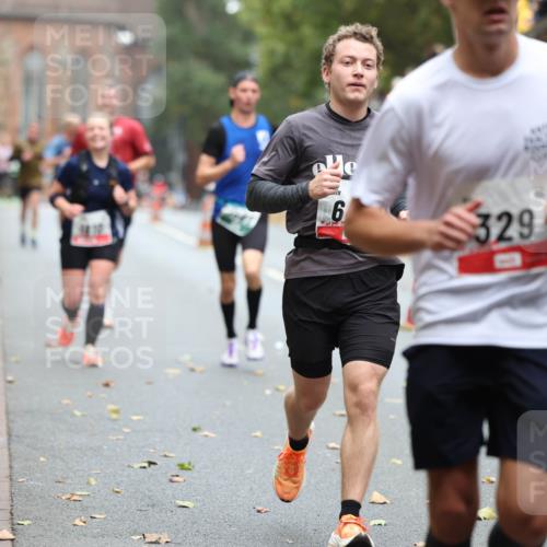 05.10.2025 - 20. swb-Marathon Bremen Michael Strokosch http://msf.ph/oto/9213795 05.10.2025 12:29:40 Laufen 6, 329 meine-sportfotos.de