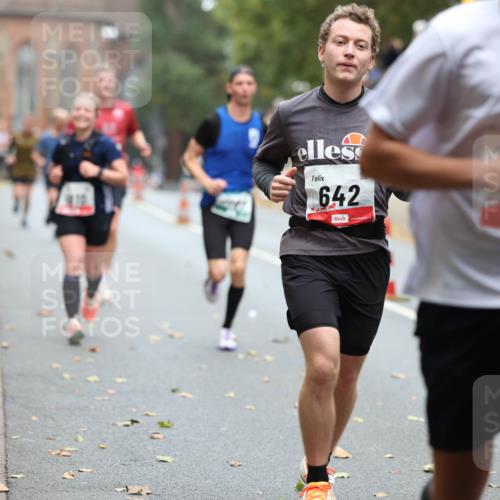 05.10.2025 - 20. swb-Marathon Bremen Michael Strokosch http://msf.ph/oto/9213796 05.10.2025 12:29:40 Laufen 642 meine-sportfotos.de