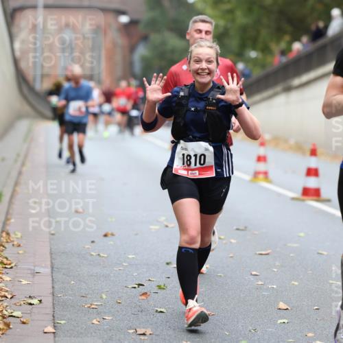 05.10.2025 - 20. swb-Marathon Bremen Michael Strokosch http://msf.ph/oto/9213800 05.10.2025 12:29:42 Laufen 9, 1810, 7587 meine-sportfotos.de