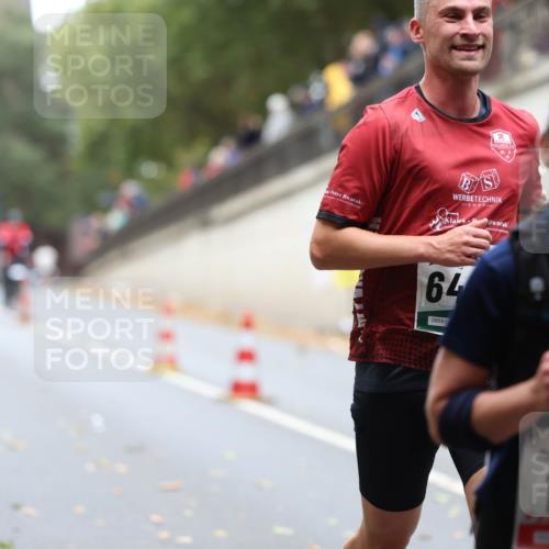 05.10.2025 - 20. swb-Marathon Bremen Michael Strokosch http://msf.ph/oto/9213804 05.10.2025 12:29:44 Laufen 64, 08591, 1810 meine-sportfotos.de