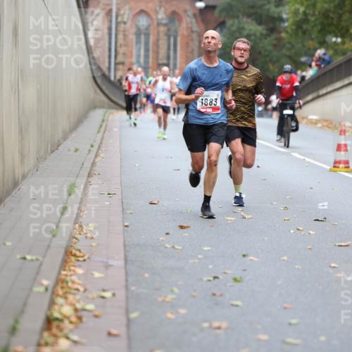 05.10.2025 - 20. swb-Marathon Bremen Michael Strokosch http://msf.ph/oto/9213806 05.10.2025 12:29:46 Laufen 1883 meine-sportfotos.de
