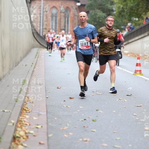 05.10.2025 - 20. swb-Marathon Bremen Michael Strokosch http://msf.ph/oto/9213807 05.10.2025 12:29:46 Laufen 1883 meine-sportfotos.de