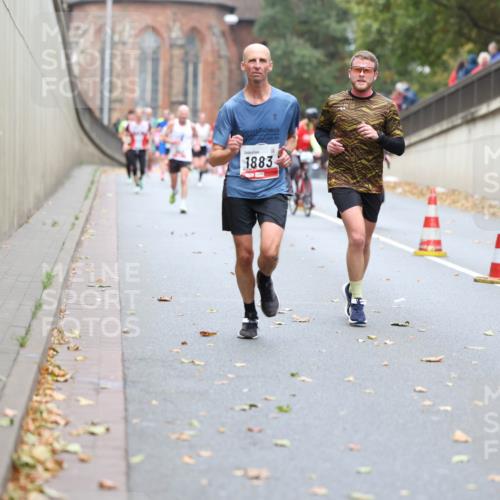 05.10.2025 - 20. swb-Marathon Bremen Michael Strokosch http://msf.ph/oto/9213808 05.10.2025 12:29:46 Laufen 1883 meine-sportfotos.de