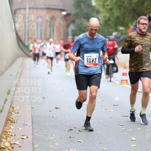 05.10.2025 - 20. swb-Marathon Bremen Michael Strokosch http://msf.ph/oto/9213810 05.10.2025 12:29:47 Laufen 1883 meine-sportfotos.de